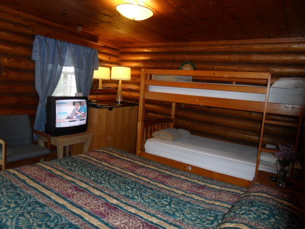 Seven Dwarfs Motel & Cabins Lake George Exterior foto